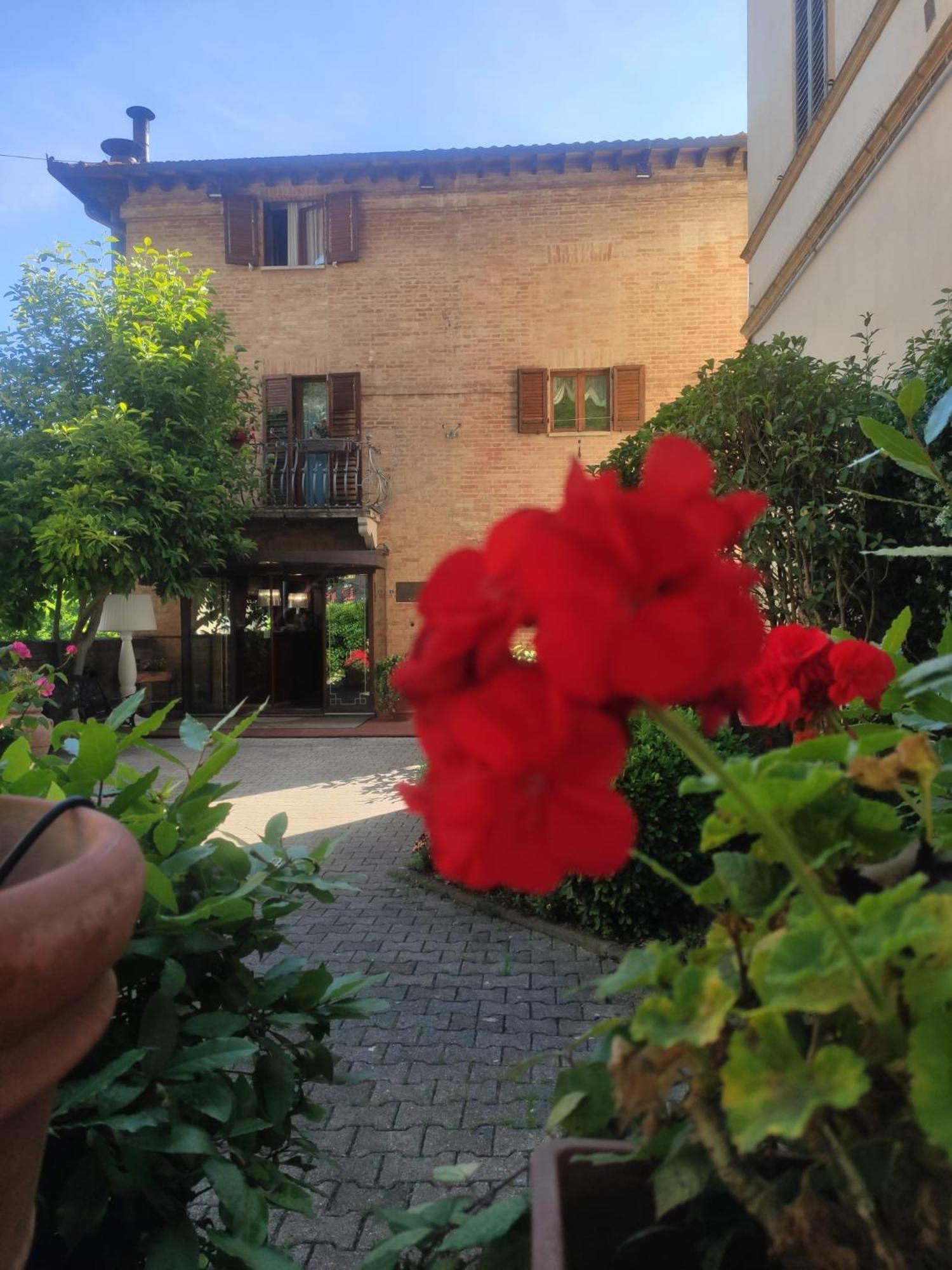 Hotel Arcobaleno Siena Exterior foto