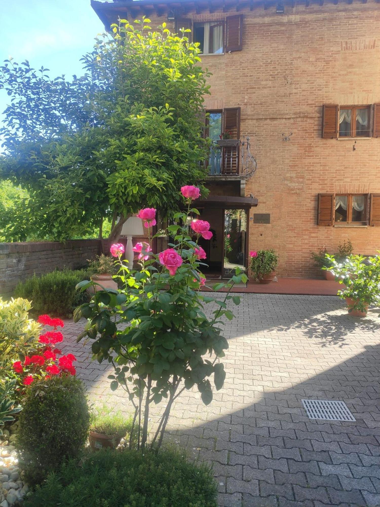 Hotel Arcobaleno Siena Exterior foto